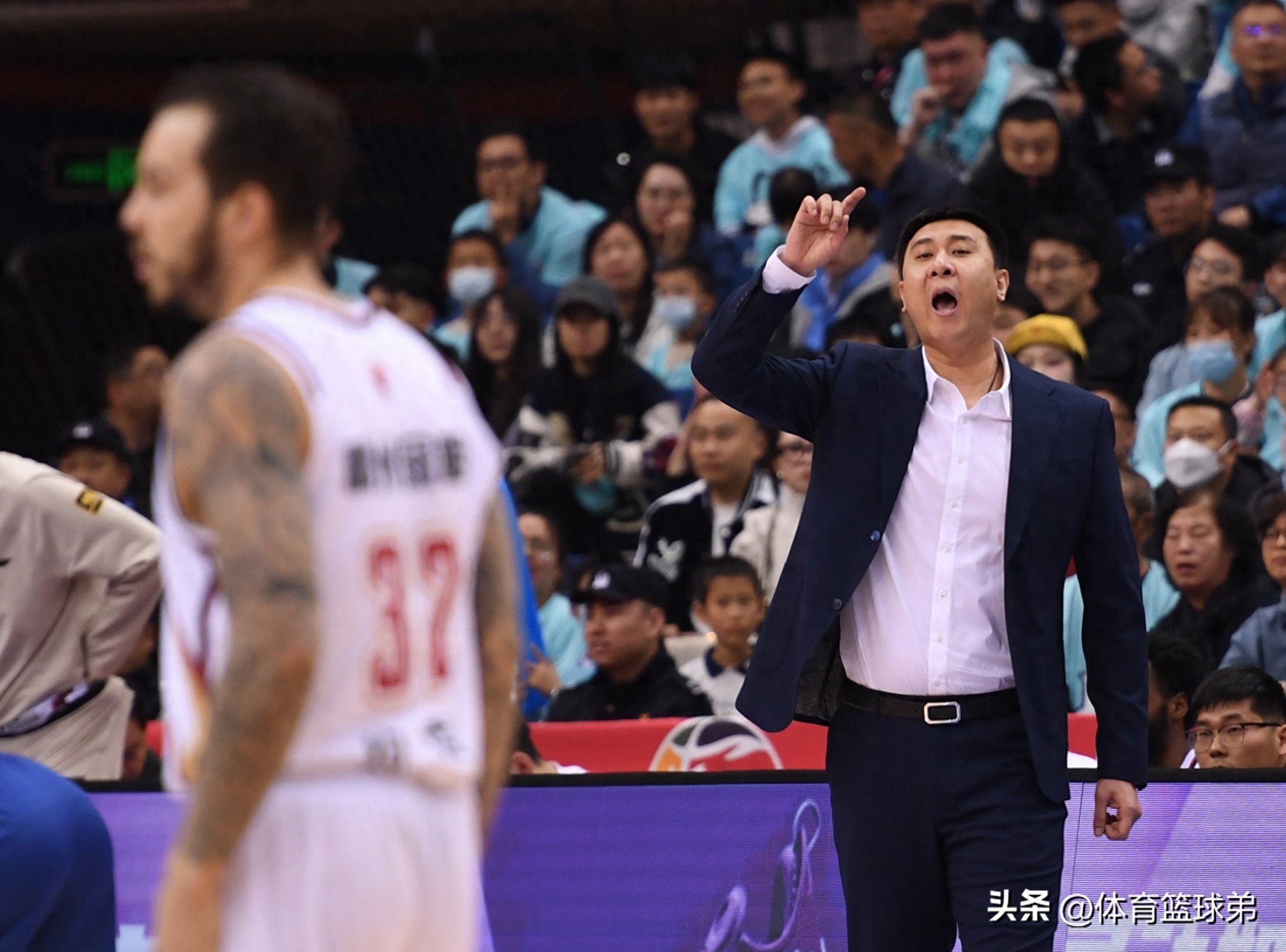 必威体育-包含记者：刘维伟与青岛俱乐部完成续约上赛季2-3不敌广厦略显遗憾的词条