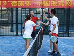 包含风暴之眼与天启小队在英雄联盟中上演巅峰对决，最终血洗全场，锁定晋级资格的词条