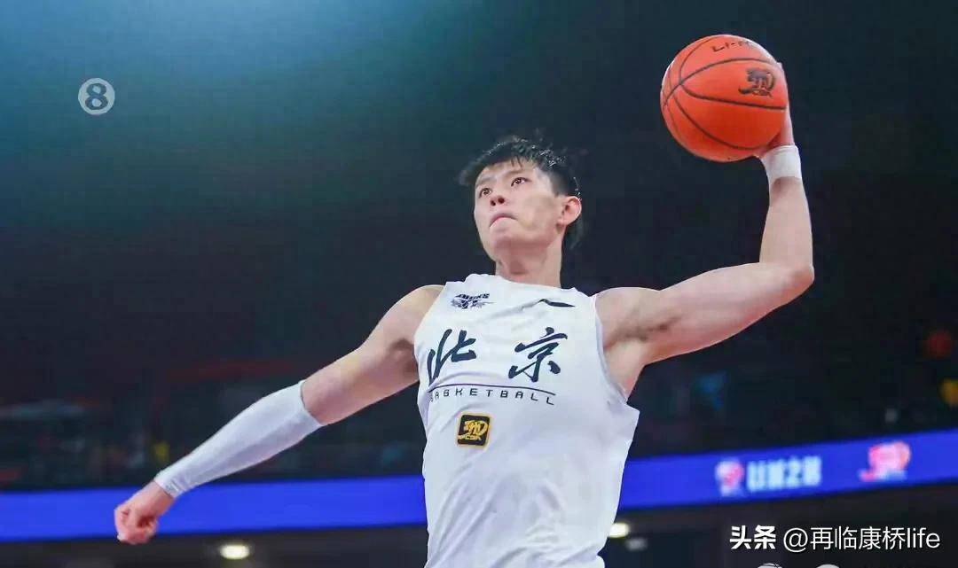 曾凡博因伤无缘亚洲杯，中国男篮：曾凡博返回俱乐部进行康复的简单介绍